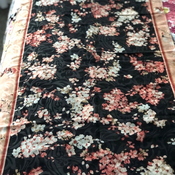 White House Black Market Flowered Scarf. NWT!! - Picture 2 of 3
